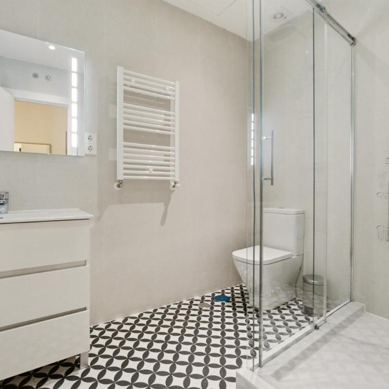 Casa Cortes en Madrid - Two-Bedroom Apartment - 13