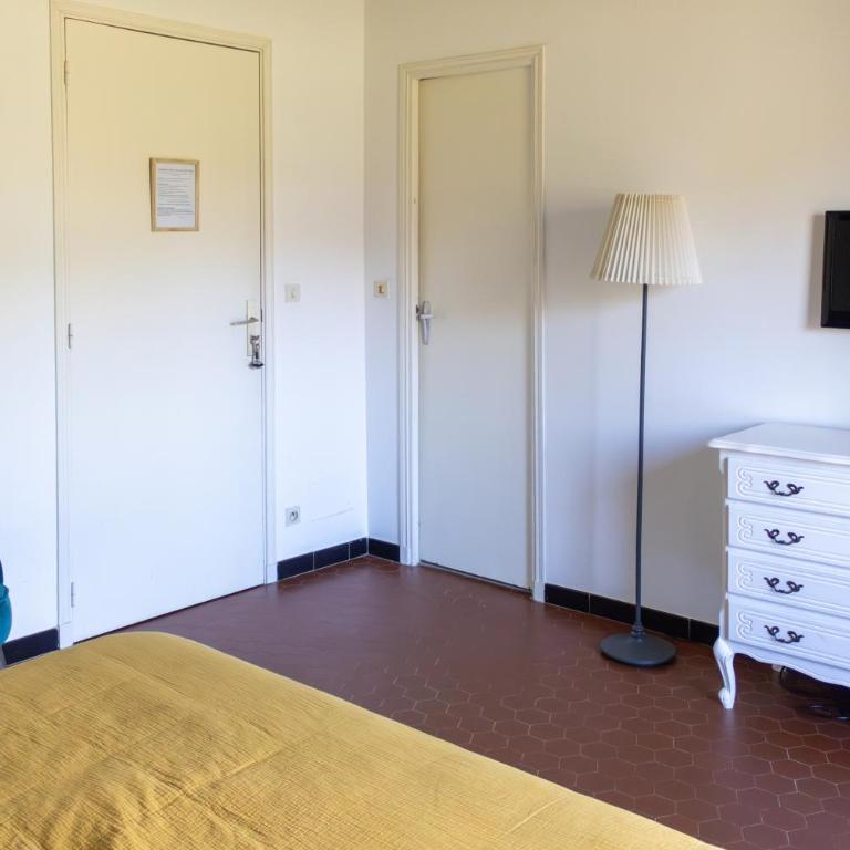 GOLF CLUB D'UZES - Chambre Double - Vue sur Jardin - 3