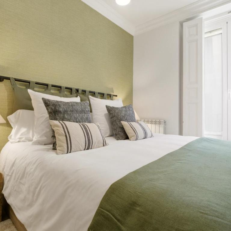 Casa Cortes en Madrid - Three-Bedroom Standard Apartment - 4