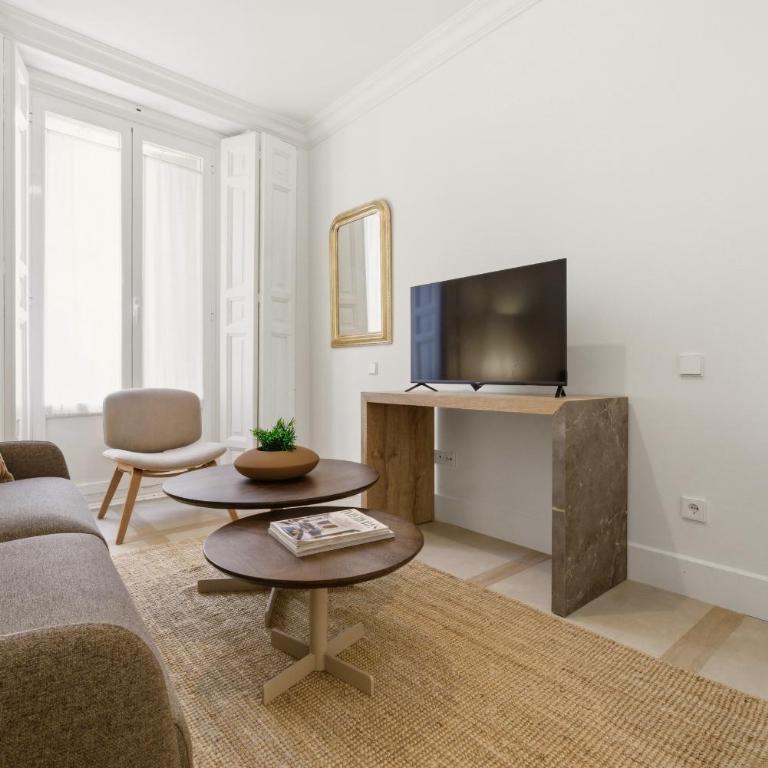 Casa Cortes en Madrid - Three-Bedroom Standard Apartment - 5