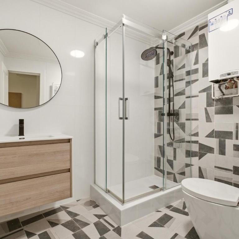 Casa Cortes en Madrid - Three-Bedroom Standard Apartment - 8