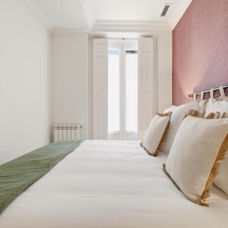 Casa Cortes en Madrid - Three-Bedroom Standard Apartment - 10
