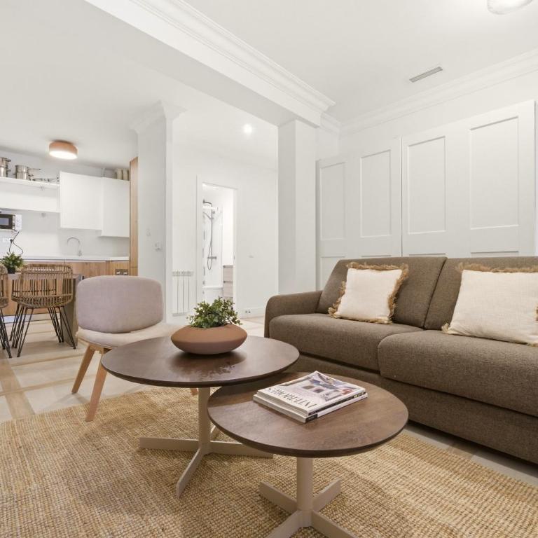 Casa Cortes en Madrid - Three-Bedroom Apartment - 1