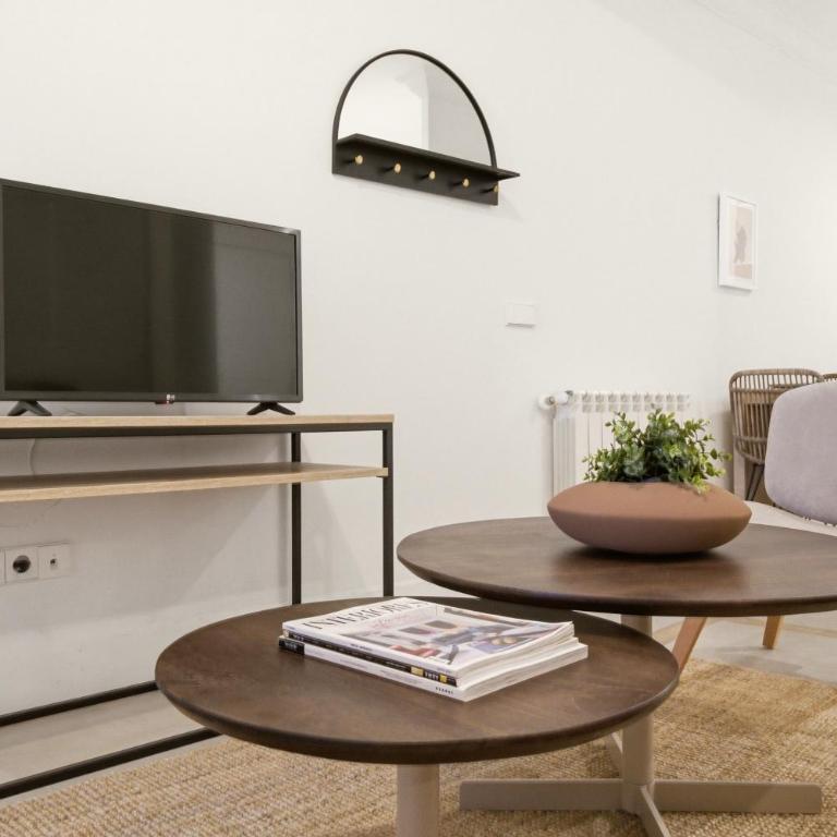 Casa Cortes en Madrid - Three-Bedroom Apartment - 2