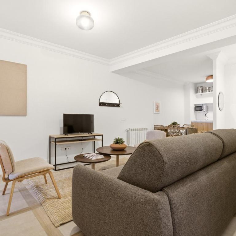 Casa Cortes en Madrid - Three-Bedroom Apartment - 4