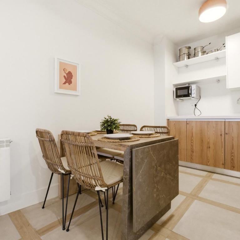 Casa Cortes en Madrid - Three-Bedroom Apartment - 6