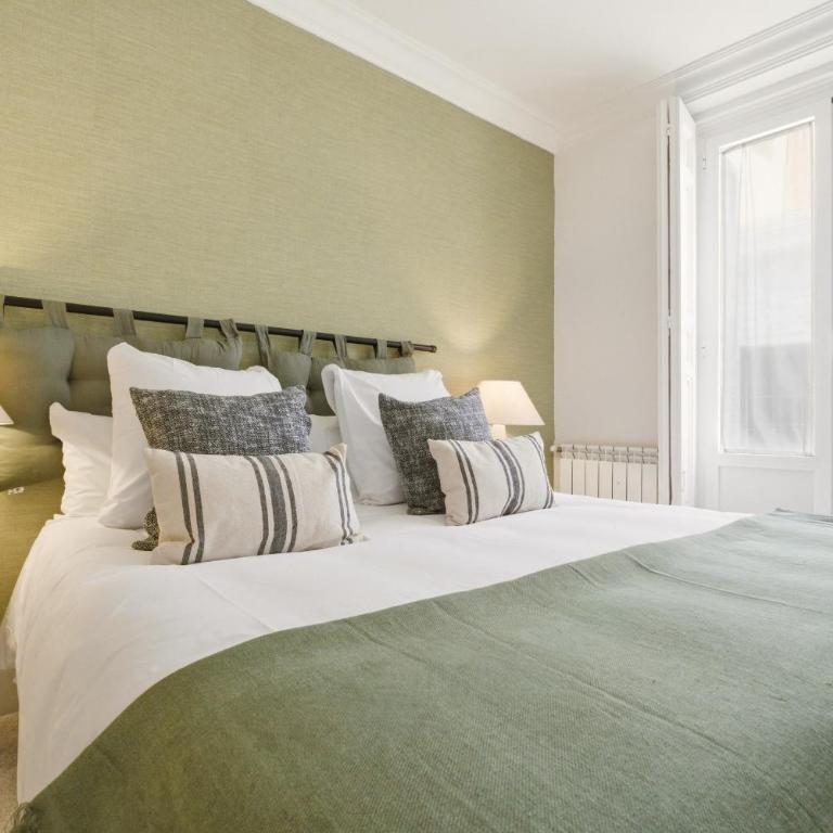Casa Cortes en Madrid - Three-Bedroom Apartment - 11