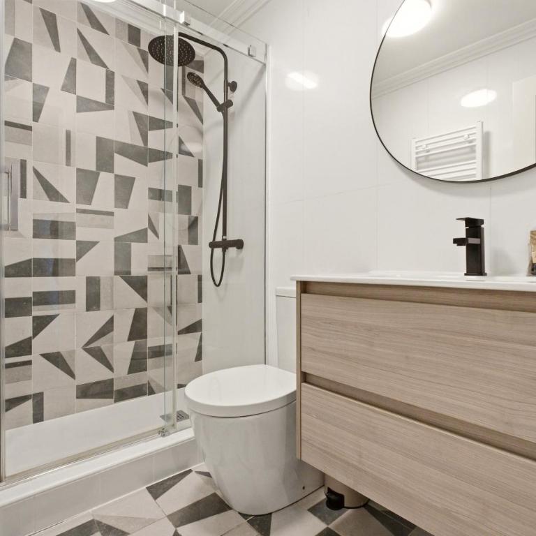Casa Cortes en Madrid - Three-Bedroom Apartment - 12