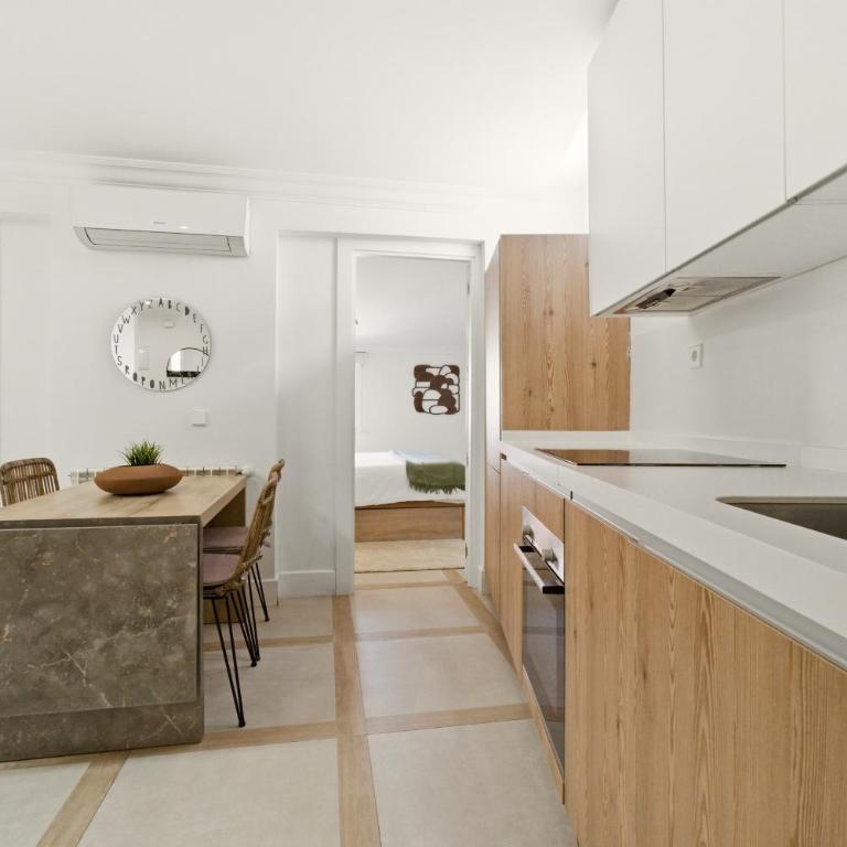 Casa Cortes en Madrid - Two-Bedroom Deluxe Apartment - 5