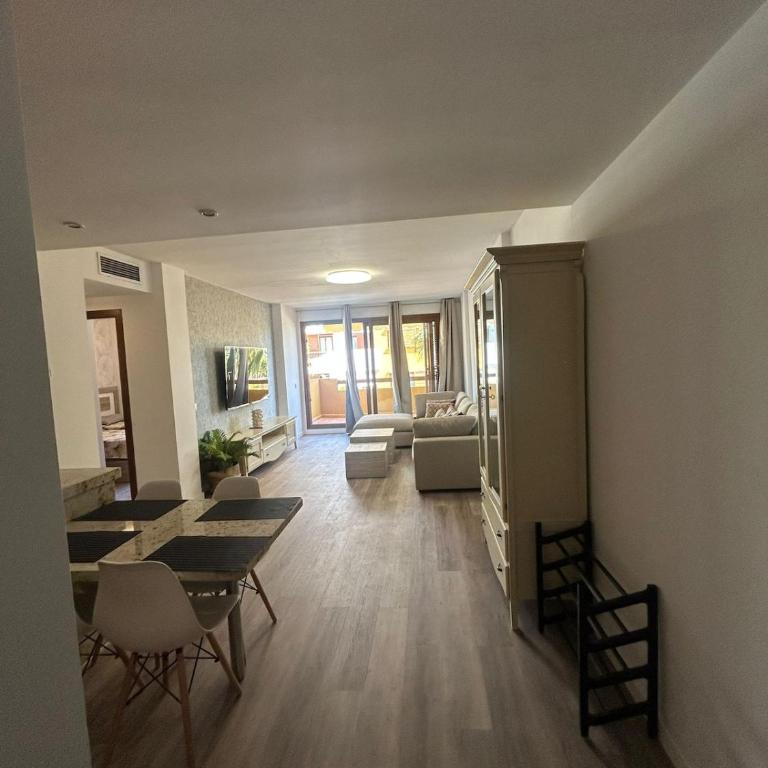 Apartment En Punta Prima con 3 Piscinas, 2 dormitorios,2 baños ,parking y seguridad 24 horas - Apartamento de 1 dormitorio - 7