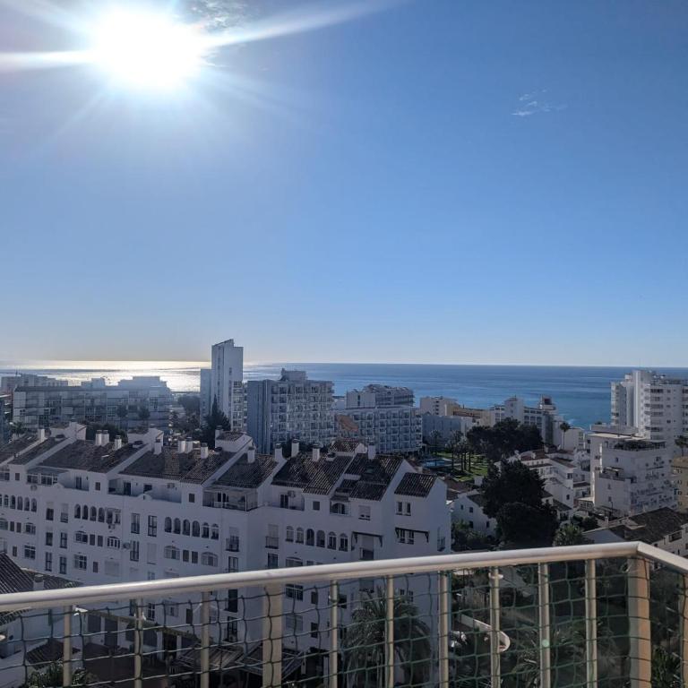 Sunny Studio with Sea Views in Central Benalmádena - Pass the Keys - Apartment - 7