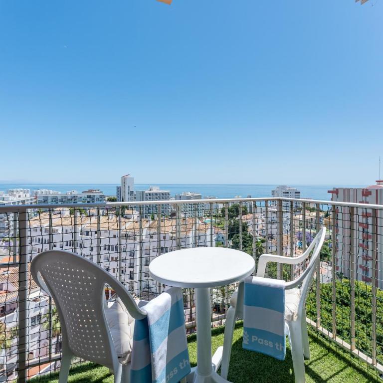 Sunny Studio with Sea Views in Central Benalmádena - Pass the Keys - Apartment - 4