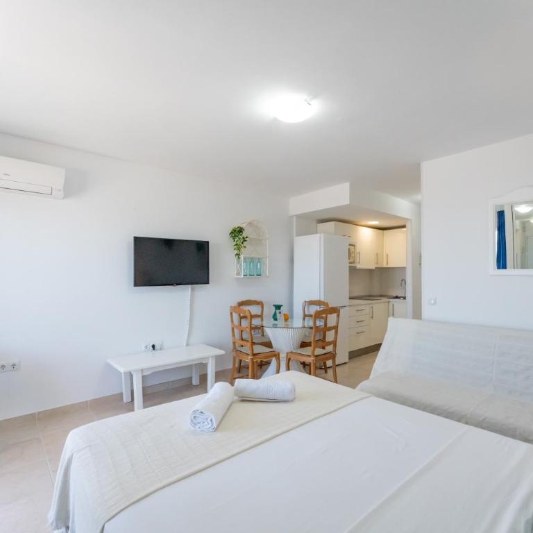 Sunny Studio with Sea Views in Central Benalmádena - Pass the Keys - Apartment - 10