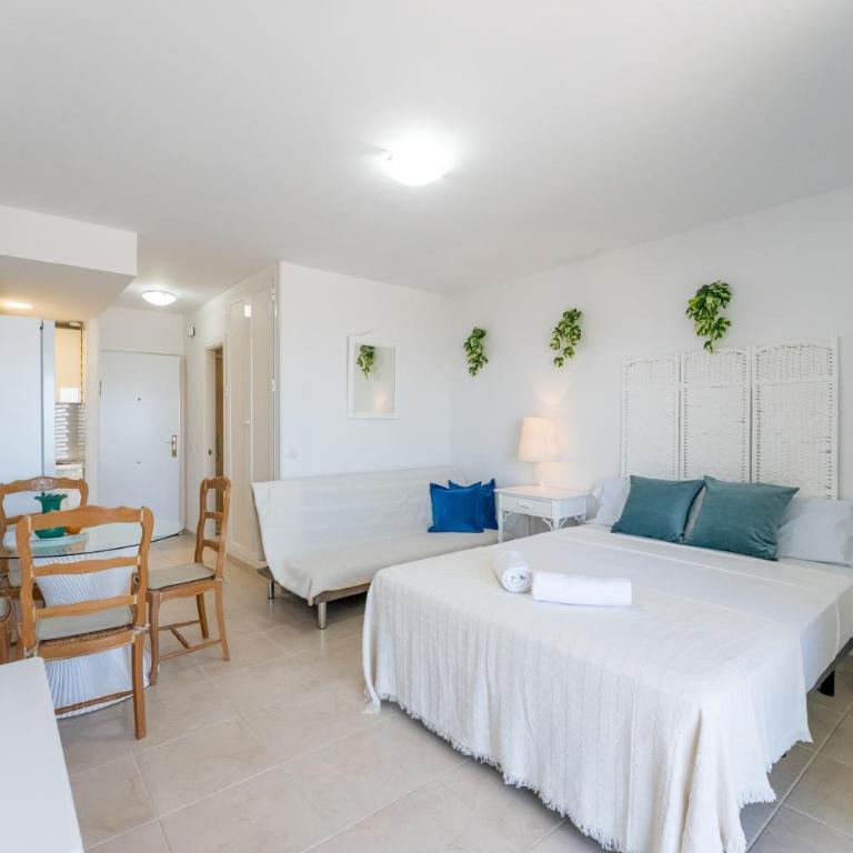 Sunny Studio with Sea Views in Central Benalmádena - Pass the Keys - Apartment - 3