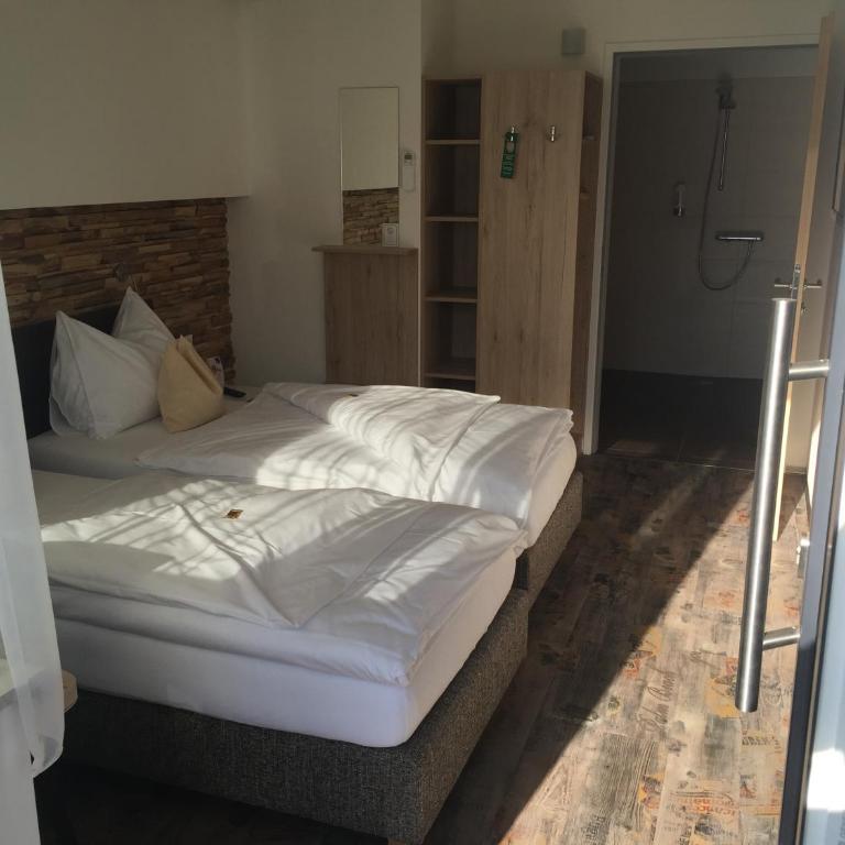 Burg Rooms - 24h Self-Check-in - Deluxe Doppel-/Zweibettzimmer - 3