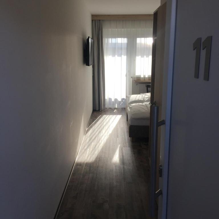 Burg Rooms - 24h Self-Check-in - Deluxe Doppel-/Zweibettzimmer mit Balkon - 9