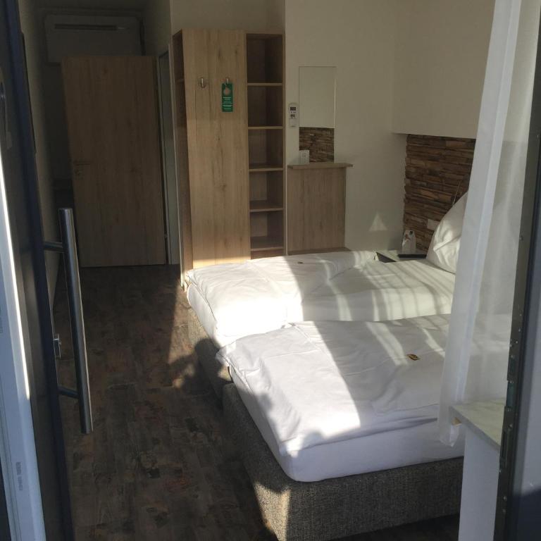 Burg Rooms - 24h Self-Check-in - Deluxe Doppel-/Zweibettzimmer - 7