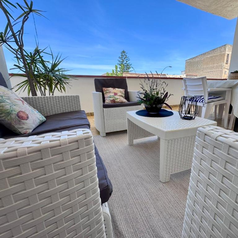 3 min Walk to Beach 3BR Apartment with Terrace AC & Parking - Appartamento con 3 Camere da Letto e con Balcone - 2