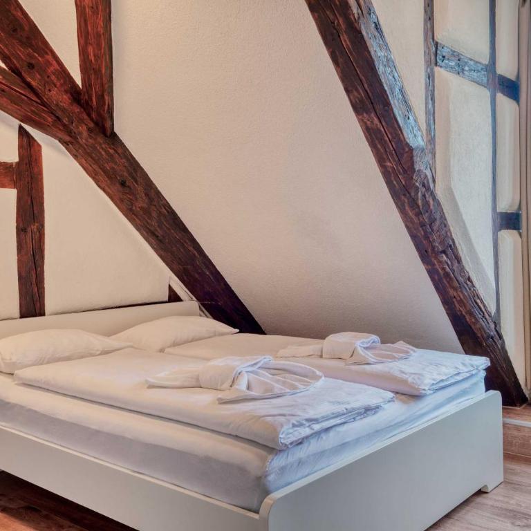 HITrental Chapel Bridge Apartments - Studio B - 6