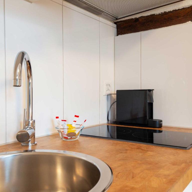 HITrental Chapel Bridge Apartments - Studio B - 10