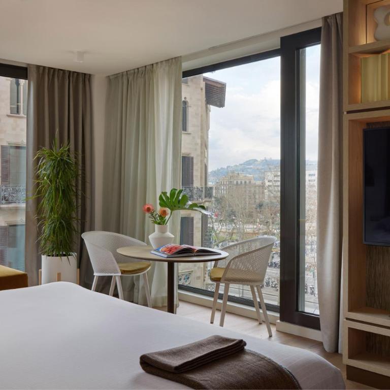 ME by Meliá Barcelona - Studio ME + Suite Plaza Cataluña View - 4
