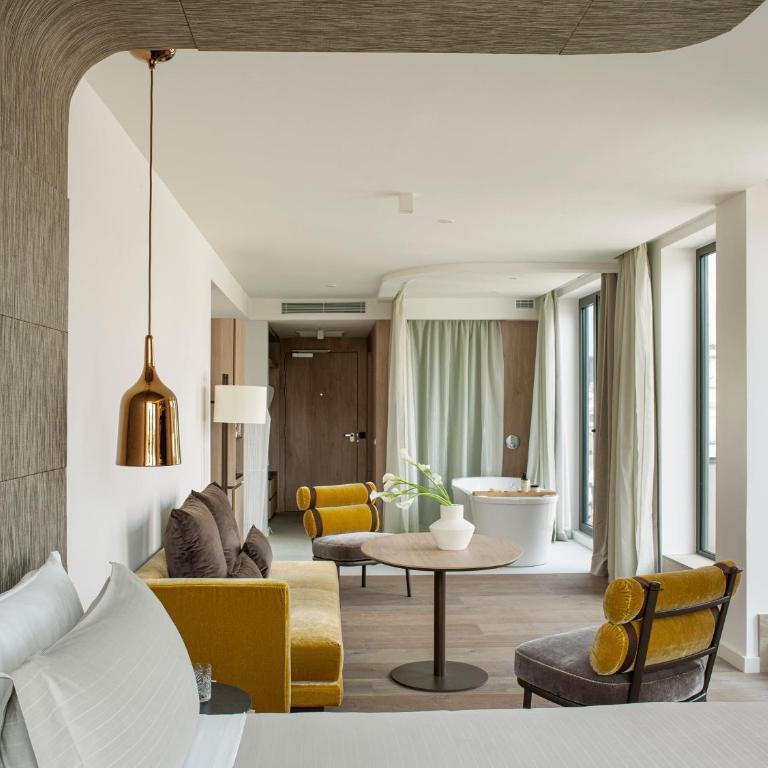 ME by Meliá Barcelona - Studio ME Suite Terrace with Jacuzzi and City View - 2