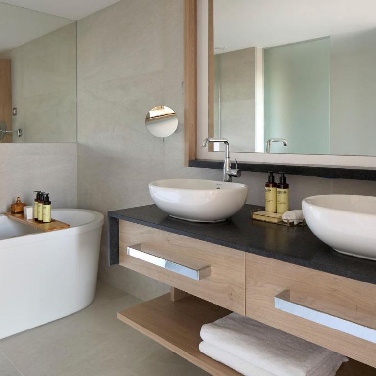 ME by Meliá Barcelona - Ultimate ME+ Penthouse Jacuzzi - 9