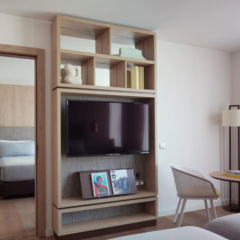 ME by Meliá Barcelona - Two Superior ME Room - Connected - 4