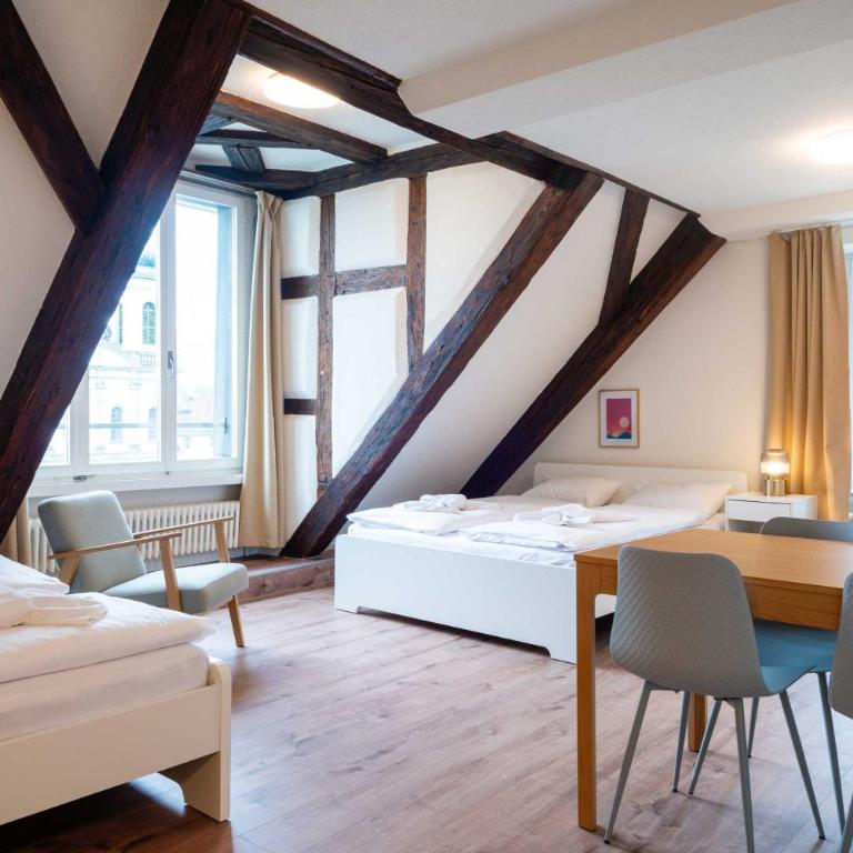 HITrental Chapel Bridge Apartments - Studio A - 1