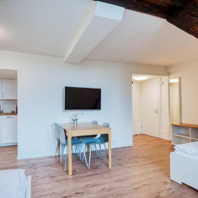 HITrental Chapel Bridge Apartments - Studio A - 10