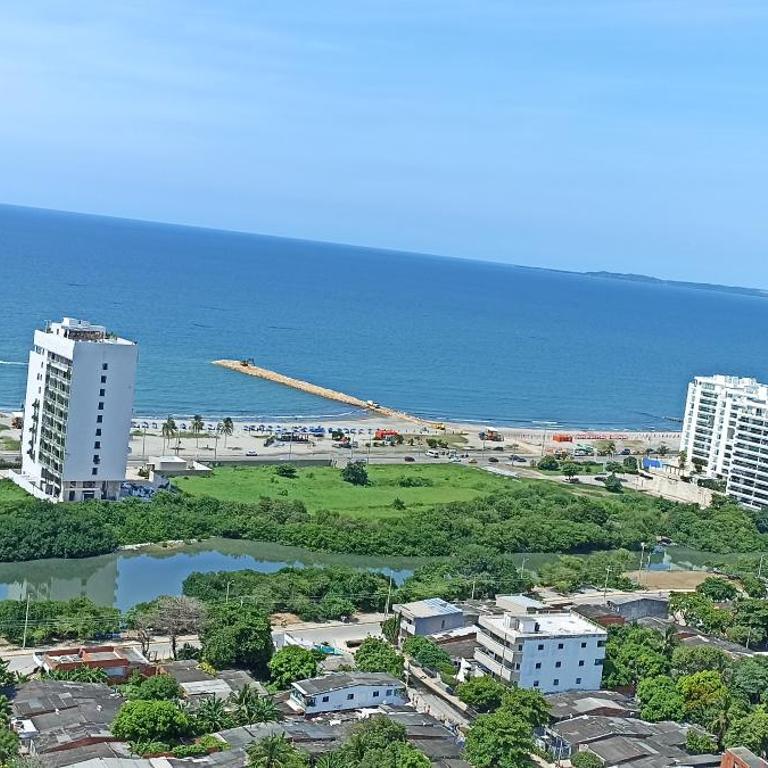 Moderno Apto cerca al Aeropuerto & centro histórico - Three-Bedroom Apartment with View - 1