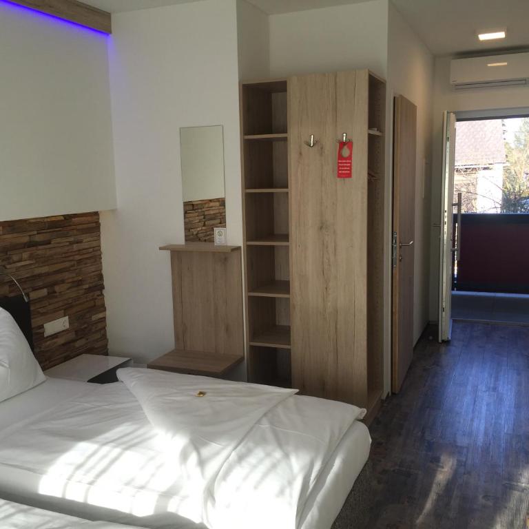 Burg Rooms - 24h Self-Check-in - Deluxe Doppel-/Zweibettzimmer mit Balkon - 8