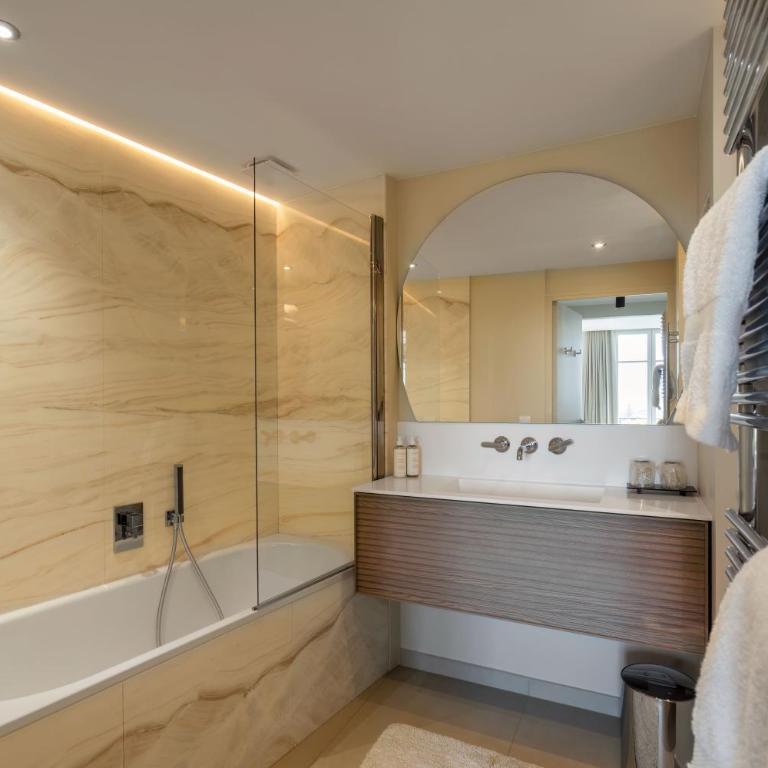 Montmartre Residence - Prestige Apartment with Eiffel Tower View - 13
