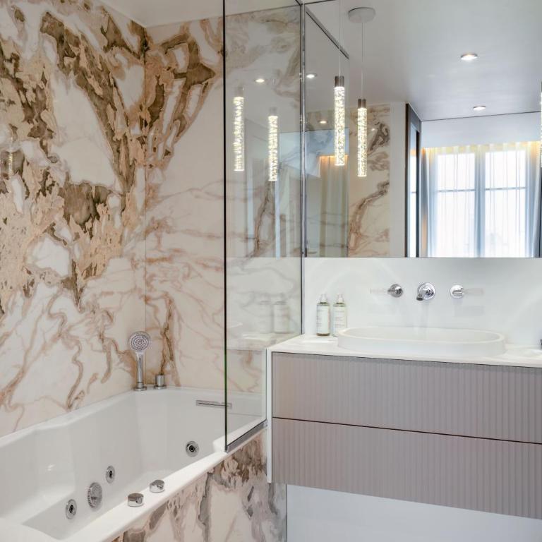 Montmartre Residence - Prestige Apartment with Eiffel Tower View - 10