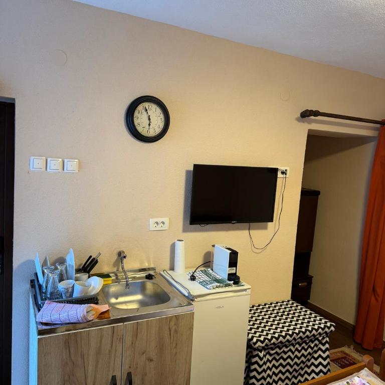 N Studio - One-Bedroom Apartment - 8