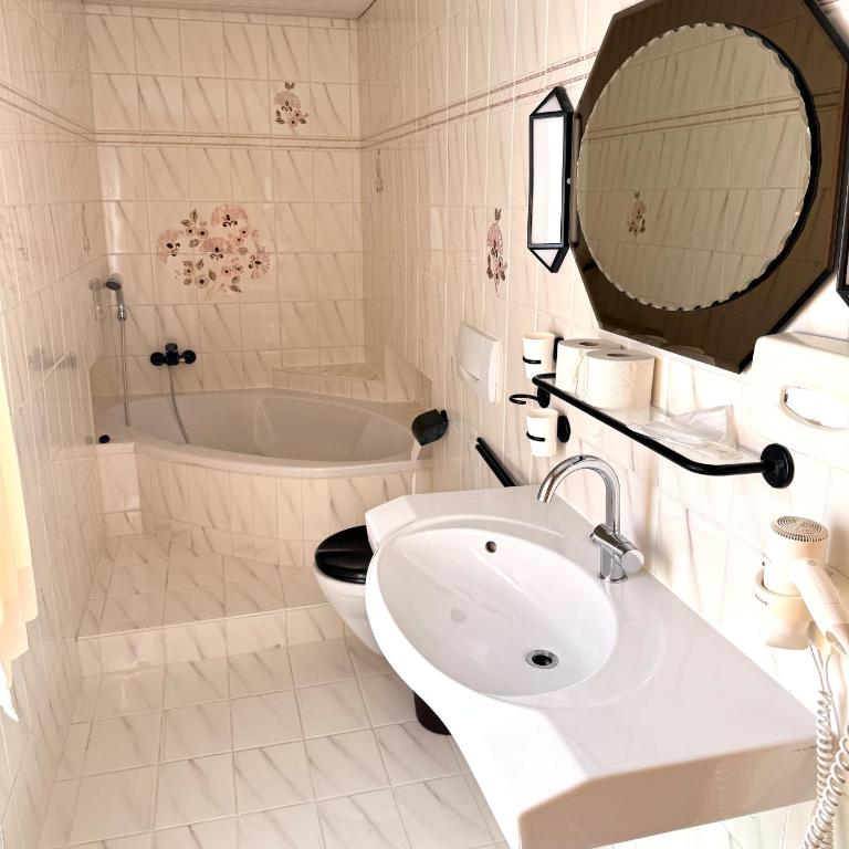 Bergland Dorfglück - social living - Quadruple Room - 2