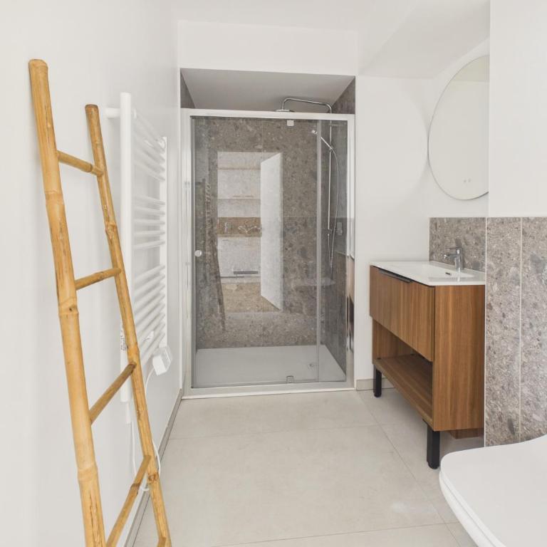 The Board-appartement 4 adt 1 enf -piscine commune - Appartement - 13
