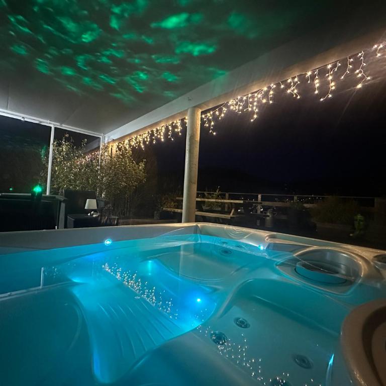 AU NID COSY D'ISA A GERARDMER VOSGES - Spas privatifs - Chambre Double avec Terrasse et Jacuzzi Privé - 1