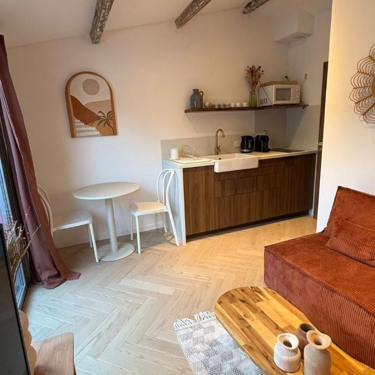 Jacuzzi Privé & Cinéma - Maison Romantique - Two-Bedroom House - 15