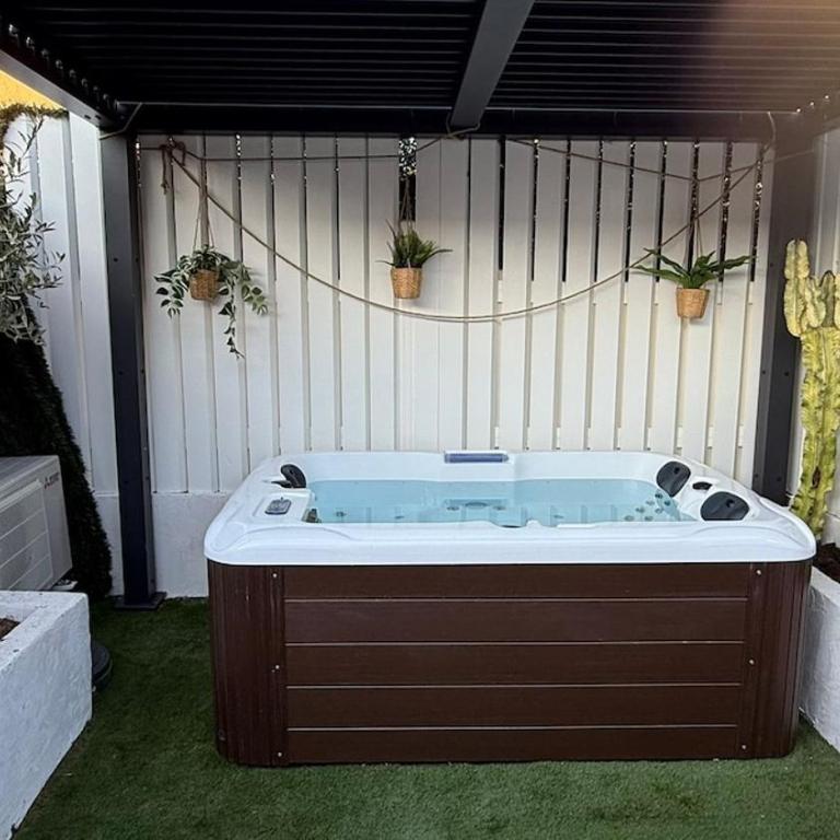 Jacuzzi Privé & Cinéma - Maison Romantique - Two-Bedroom House - 28