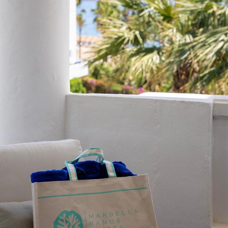 MARBELLA BANUS SUITES - Banús Playa Rocío - Premium 2BR - 2BA - Direct Beach Access - Stunning Sea & Garden Views - Outdoor Terrace - Super Bright - Pool - 3 Min Walk to Puerto Banús - Appartement 2 Chambres avec Terrasse et Vue sur la Mer - 62