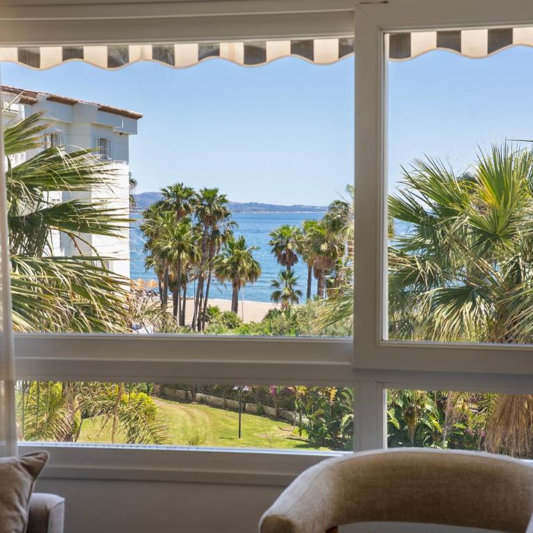 MARBELLA BANUS SUITES - Banús Playa Rocío - Premium 2BR - 2BA - Direct Beach Access - Stunning Sea & Garden Views - Outdoor Terrace - Super Bright - Pool - 3 Min Walk to Puerto Banús - Appartement 2 Chambres avec Terrasse et Vue sur la Mer - 3