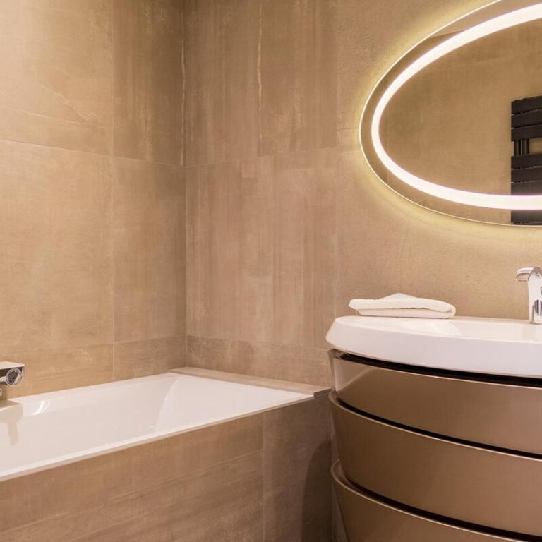 Magnifique Duplex avec Spa privé - Appartement - 4