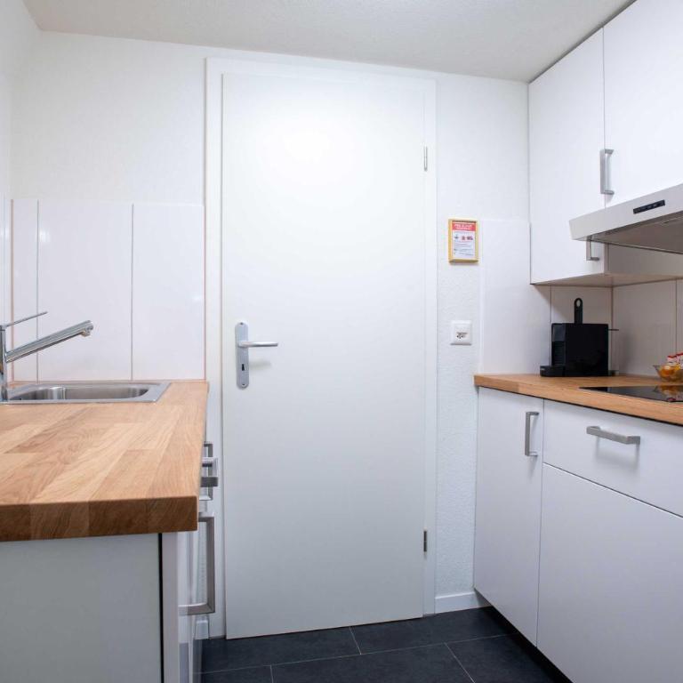 HITrental Old Town Apartments - Studio A - 9