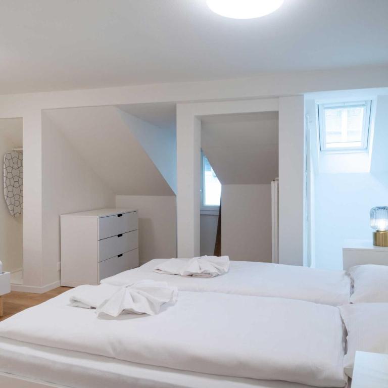 HITrental Old Town Apartments - Studio A - 12