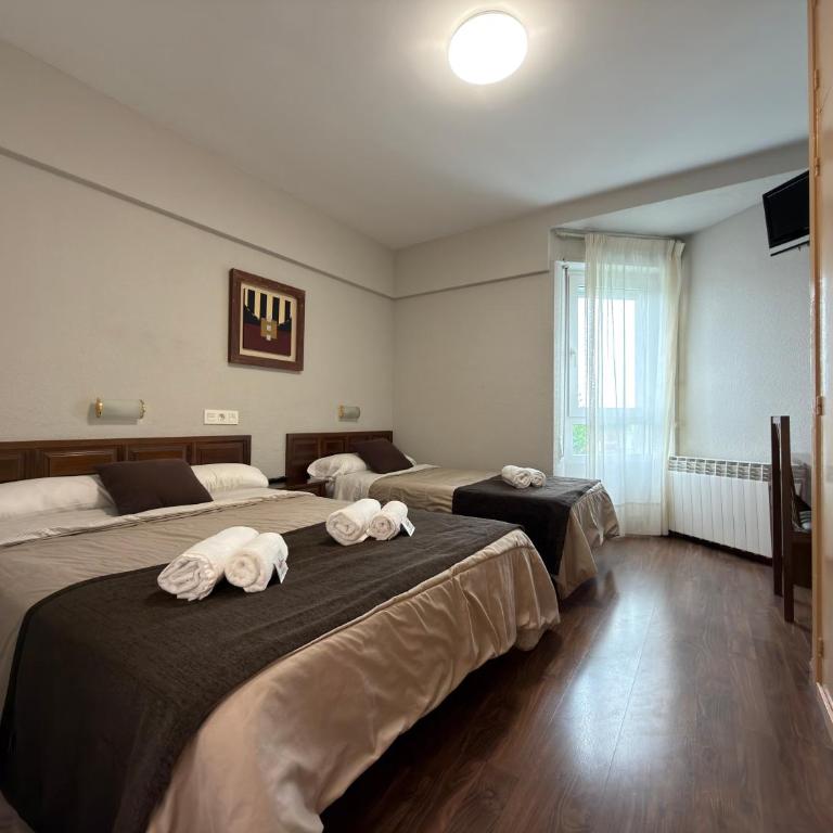 Hostal Restaurante Iruñako - Habitación Familiar Estándar - 8