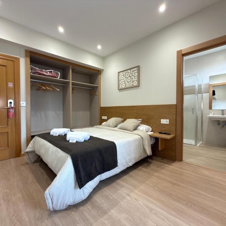 Hostal Restaurante Iruñako - Habitación con cama grande - 13