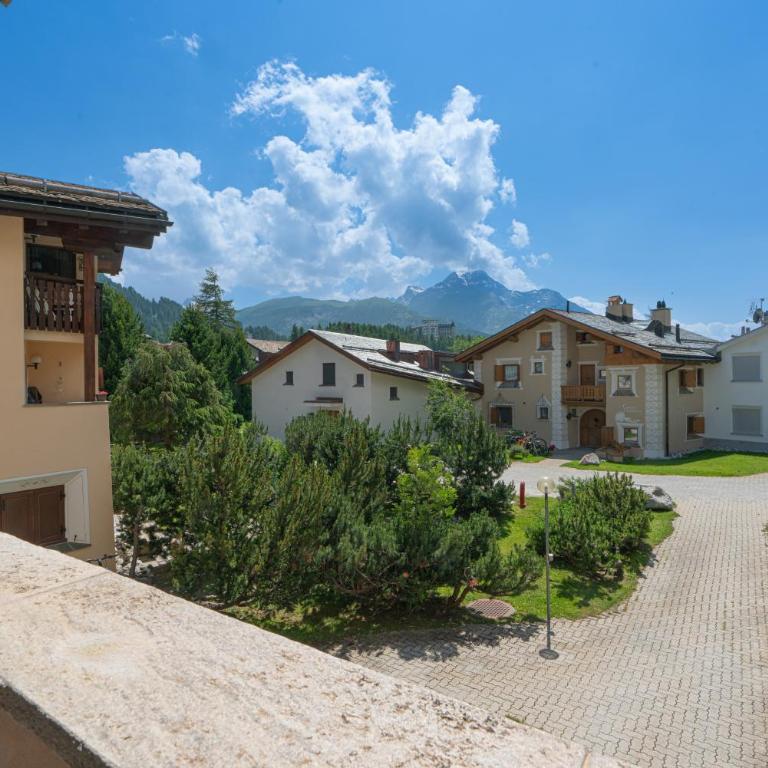 Chesa Polaschin B6 - Apartment mit Blick auf die Berge - 10