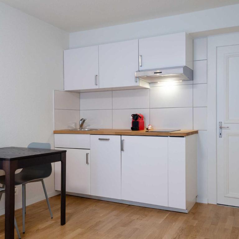 HITrental Old Town Apartments - Studio B - 5