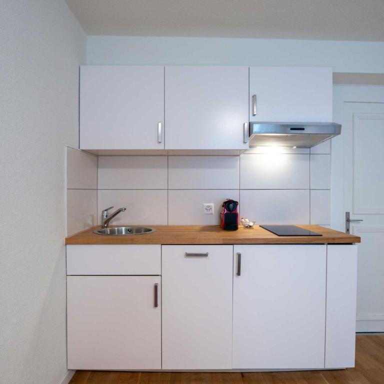 HITrental Old Town Apartments - Studio B - 8